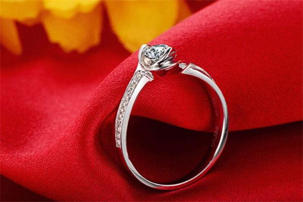金伯利鉆戒可以以舊換新嗎 規(guī)則是這樣 金伯利鉆戒可以以舊換新嗎 規(guī)則是這樣
