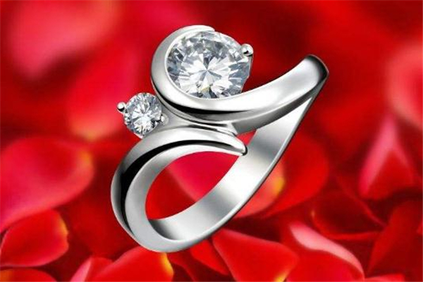 金伯利鉆戒可以以舊換新嗎 規(guī)則是這樣 金伯利鉆戒可以以舊換新嗎 規(guī)則是這樣