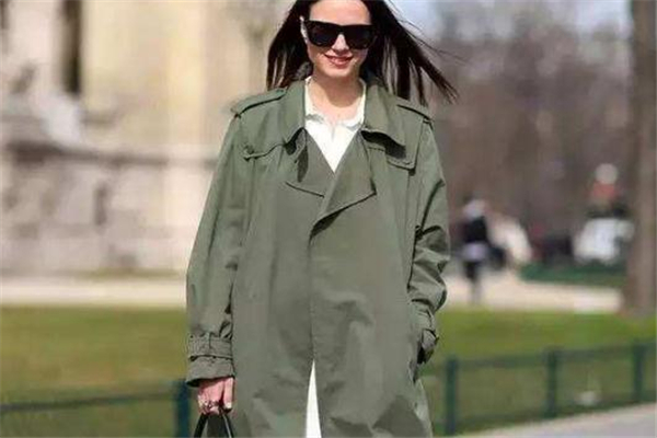 風衣發(fā)霉怎么清洗 不同材質方法不同