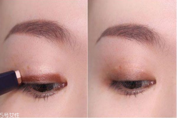雙色眼影棒要怎么用 雙色眼影棒畫(huà)法步驟