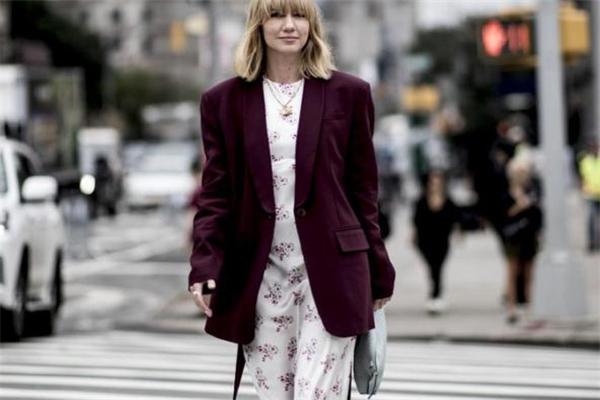 西裝怎么搭配連衣裙 跟著明星學(xué)穿搭 西裝怎么搭配連衣裙 跟著明星學(xué)穿搭