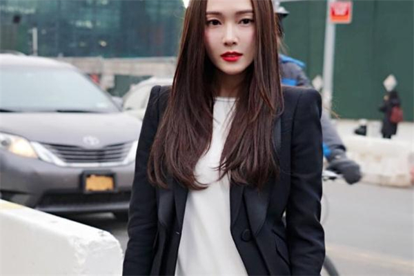 西裝怎么搭配連衣裙 跟著明星學(xué)穿搭 西裝怎么搭配連衣裙 跟著明星學(xué)穿搭