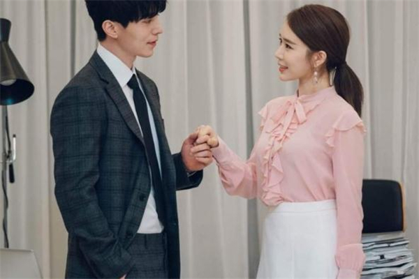 職場女性穿衣搭配技巧 跟著韓劇學穿搭