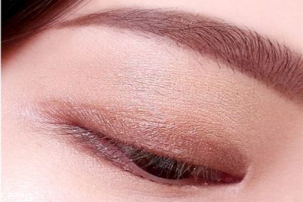 雙色眼影怎么畫(huà) 教你雙色眼影畫(huà)法