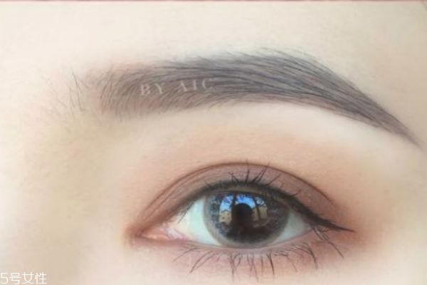 雙色眼影怎么畫(huà) 教你雙色眼影畫(huà)法