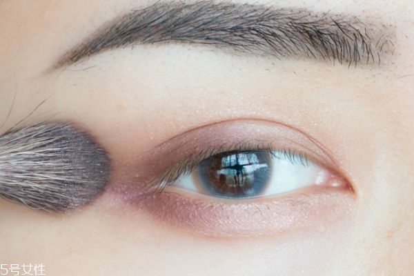 lunasol雙色眼影盤有哪些顏色 lunasol雙色眼影畫(huà)法