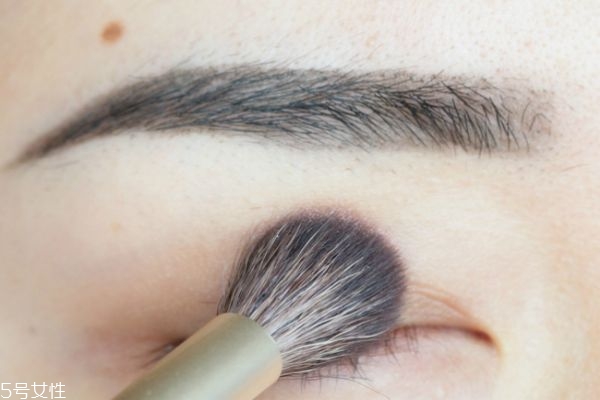 lunasol雙色眼影盤有哪些顏色 lunasol雙色眼影畫(huà)法