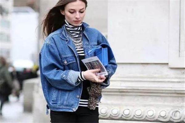 牛仔外套上的油漆怎么洗 用油類溶劑 牛仔外套上的油漆怎么洗 用油類溶劑