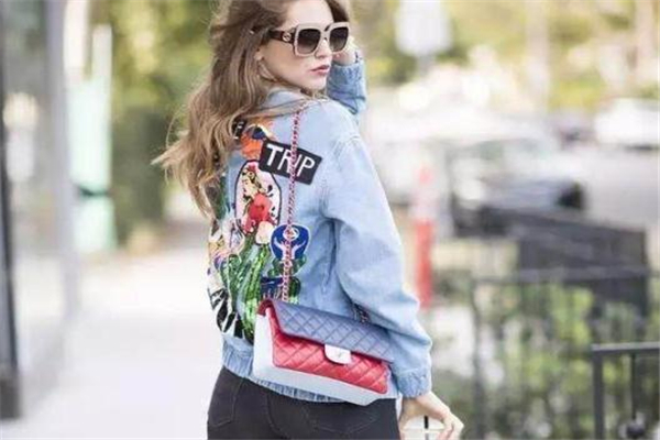 牛仔外套上的油漆怎么洗 用油類溶劑 牛仔外套上的油漆怎么洗 用油類溶劑