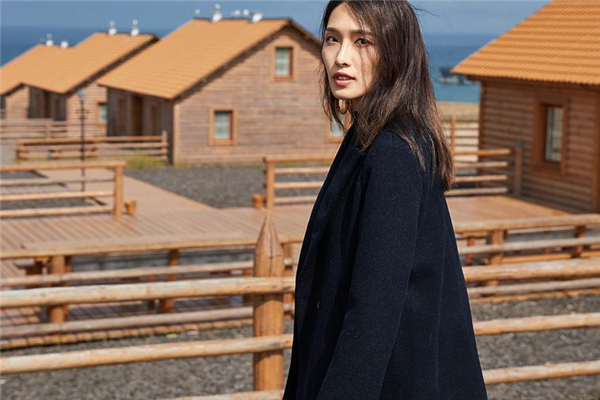 藏青色配什么顏色好看 深色淺色都能搭 藏青色配什么顏色好看 深色淺色都能搭