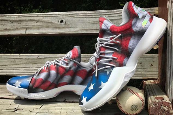 客制鞋是假鞋嗎 當(dāng)心出現(xiàn)尷尬 客制鞋是假鞋嗎 當(dāng)心出現(xiàn)尷尬