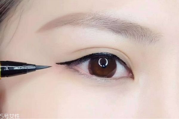初學(xué)者自己怎么畫(huà)眼線(xiàn) 超簡(jiǎn)單眼線(xiàn)畫(huà)法
