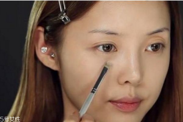 遮瑕粉底液怎么用 遮瑕小技巧 遮瑕粉底液怎么用 遮瑕小技巧