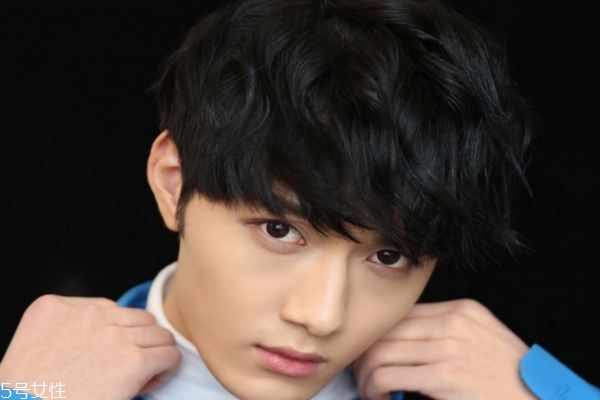 臉胖的男生適合什么發(fā)型 適合男生的發(fā)型 臉胖的男生適合什么發(fā)型 適合男生的發(fā)型