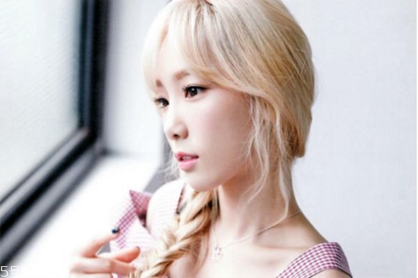 瓜子臉大額頭適合什么發(fā)型 長(zhǎng)臉大額頭女生適合發(fā)型 瓜子臉大額頭適合什么發(fā)型 長(zhǎng)臉大額頭女生適合發(fā)型