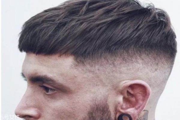 臉胖的男生適合什么發(fā)型 適合男生的發(fā)型 臉胖的男生適合什么發(fā)型 適合男生的發(fā)型