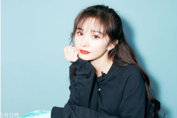 瓜子臉大額頭適合什么發(fā)型 長(zhǎng)臉大額頭女生適合發(fā)型 瓜子臉大額頭適合什么發(fā)型 長(zhǎng)臉大額頭女生適合發(fā)型