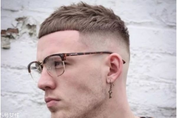 臉胖的男生適合什么發(fā)型 適合男生的發(fā)型 臉胖的男生適合什么發(fā)型 適合男生的發(fā)型