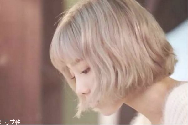 瓜子臉大額頭適合什么發(fā)型 長(zhǎng)臉大額頭女生適合發(fā)型 瓜子臉大額頭適合什么發(fā)型 長(zhǎng)臉大額頭女生適合發(fā)型