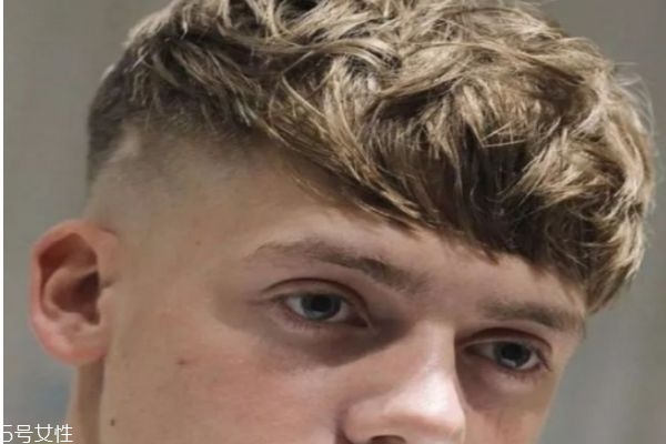 臉胖的男生適合什么發(fā)型 適合男生的發(fā)型 臉胖的男生適合什么發(fā)型 適合男生的發(fā)型