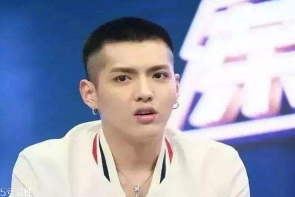 臉胖的男生適合什么發(fā)型 適合男生的發(fā)型 臉胖的男生適合什么發(fā)型 適合男生的發(fā)型