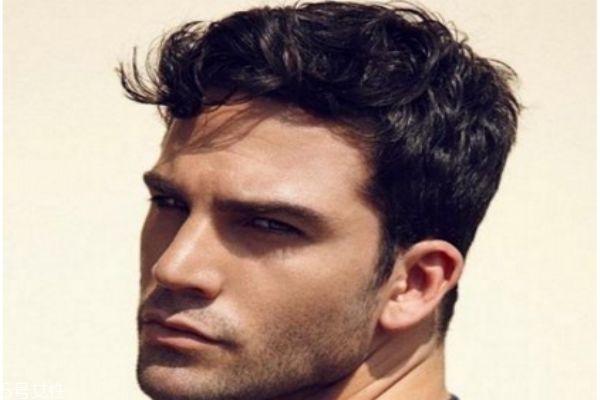 臉胖的男生適合什么發(fā)型 適合男生的發(fā)型 臉胖的男生適合什么發(fā)型 適合男生的發(fā)型
