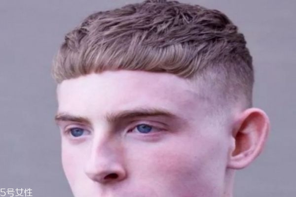 臉胖的男生適合什么發(fā)型 適合男生的發(fā)型 臉胖的男生適合什么發(fā)型 適合男生的發(fā)型