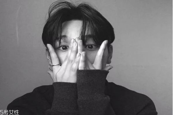 臉胖的男生適合什么發(fā)型 適合男生的發(fā)型 臉胖的男生適合什么發(fā)型 適合男生的發(fā)型