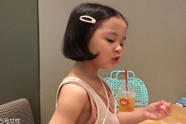 小女孩短發(fā)發(fā)型 兒童短發(fā)發(fā)型圖片