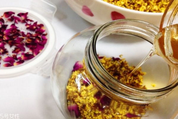 玫瑰水搭配什么喝好 長(zhǎng)期喝玫瑰花泡水好嗎