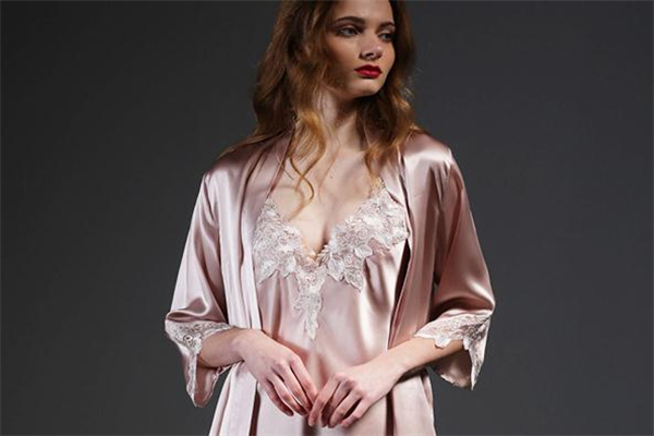 真絲睡衣沾上血怎么洗 要立即處理 真絲睡衣沾上血怎么洗 要立即處理