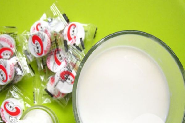 什么牛奶可以做面膜 牛奶香蕉面膜注意事項(xiàng)