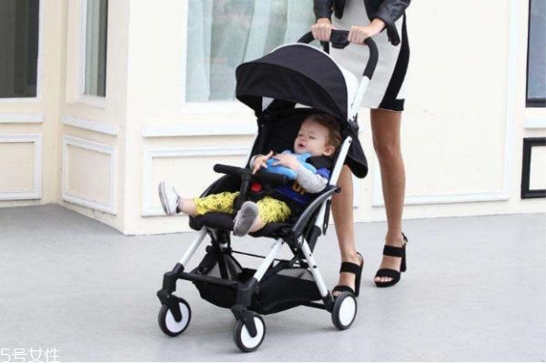 怎么選擇適合寶寶的嬰兒車(chē)