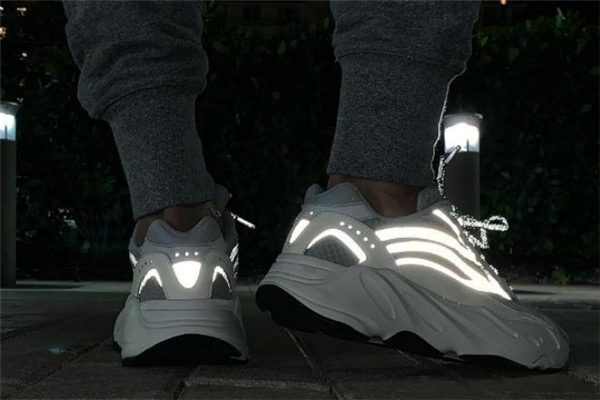yeezy 700 v2反光真假對(duì)比 椰子700反光款真假辨別