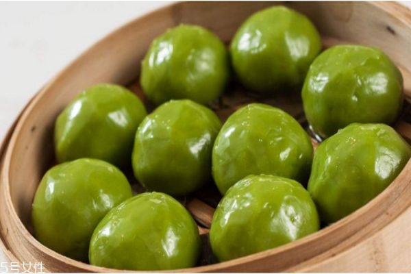 青團(tuán)的營養(yǎng)價(jià)值及功效 吃青團(tuán)時(shí)的四個(gè)注意