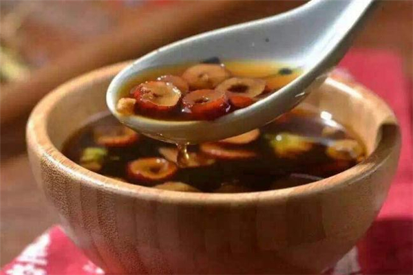 女性在冬季里應(yīng)該如何防御體寒帶來(lái)的危害