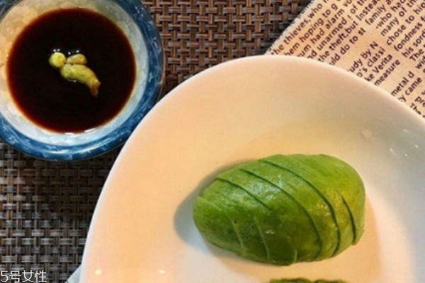 牛油果可以空腹吃嗎 牛油果不能和西瓜一起吃 牛油果可以空腹吃嗎 牛油果不能和西瓜一起吃