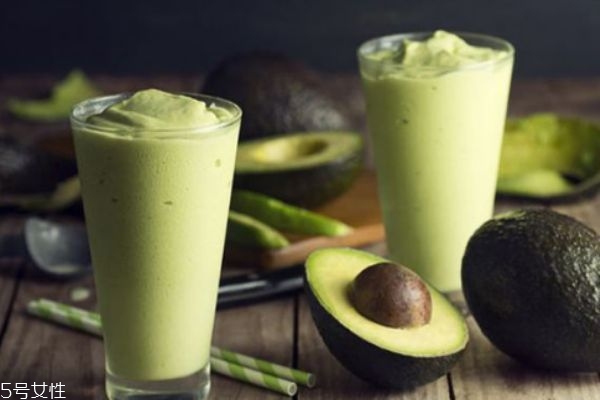 牛油果可以空腹吃嗎 牛油果不能和西瓜一起吃 牛油果可以空腹吃嗎 牛油果不能和西瓜一起吃