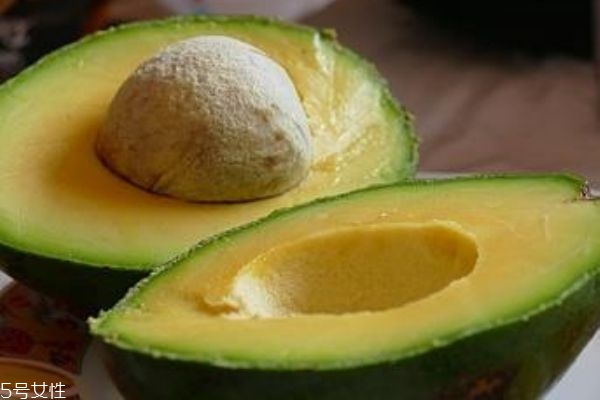 牛油果可以空腹吃嗎 牛油果不能和西瓜一起吃 牛油果可以空腹吃嗎 牛油果不能和西瓜一起吃