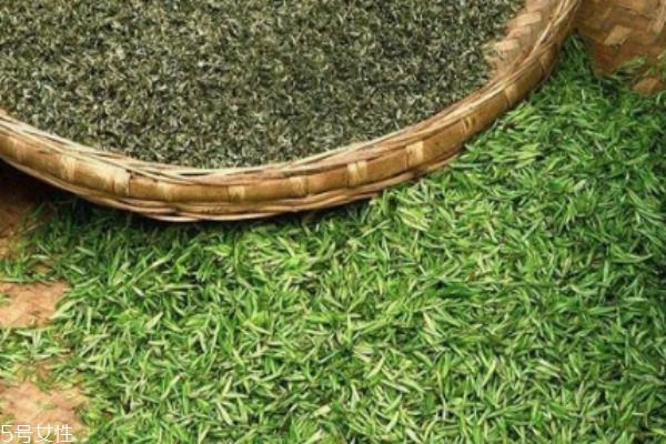 用茶葉泡腳有什么好處 小茶葉大用處 用茶葉泡腳有什么好處 小茶葉大用處