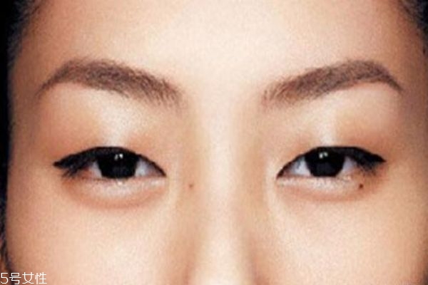 紋眼線好不好？內(nèi)眼線會傷害眼睛嗎？