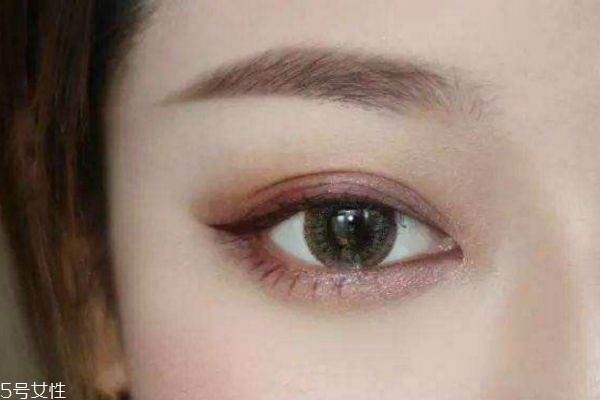 先貼雙眼皮還是先畫眼影 雙眼皮貼和眼影的使用順序 先貼雙眼皮還是先畫眼影 雙眼皮貼和眼影的使用順序