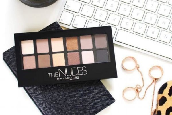 單眼皮買(mǎi)啞光還是珠光 單眼皮適合的眼影牌子