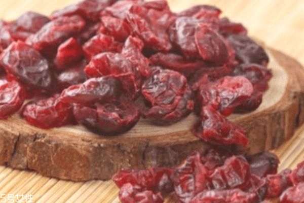 蔓越莓可以和牛奶一起吃嗎 蔓越莓干清洗方法 蔓越莓可以和牛奶一起吃嗎 蔓越莓干清洗方法