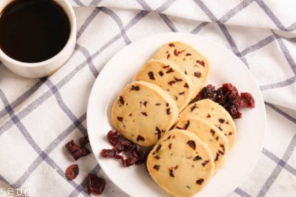 蔓越莓可以和牛奶一起吃嗎 蔓越莓干清洗方法 蔓越莓可以和牛奶一起吃嗎 蔓越莓干清洗方法