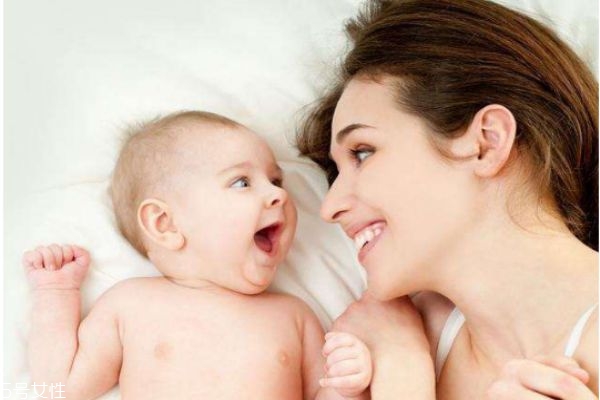 一個(gè)月寶寶經(jīng)常放屁正常嗎 一個(gè)月寶寶經(jīng)常放屁正常嗎