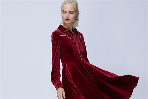 棗紅色是什么顏色 棗紅色衣服搭配技巧 棗紅色是什么顏色 棗紅色衣服搭配技巧