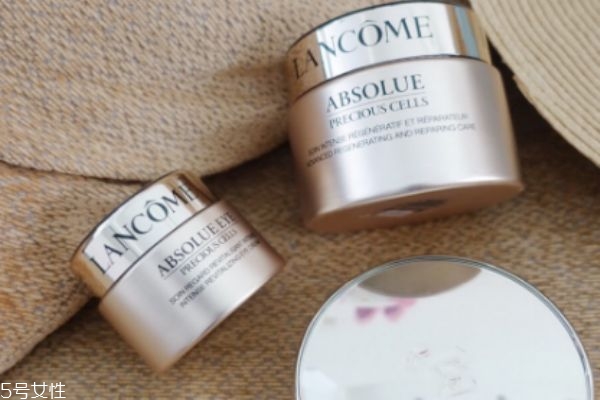 蘭蔻菁純眼霜有幾種 兩款眼霜的區(qū)別 蘭蔻菁純眼霜有幾種 兩款眼霜的區(qū)別