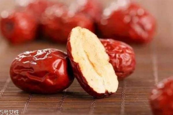 紅棗泡水要泡多久才好 泡紅棗水正確的步驟 紅棗泡水要泡多久才好 泡紅棗水正確的步驟