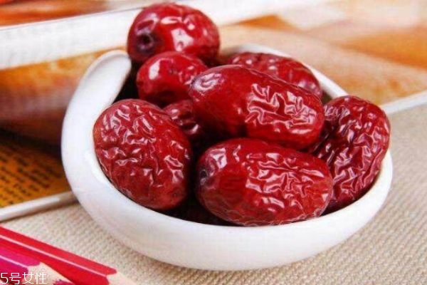紅棗泡水可以天天喝嗎 紅棗泡水的正確方法 紅棗泡水可以天天喝嗎 紅棗泡水的正確方法